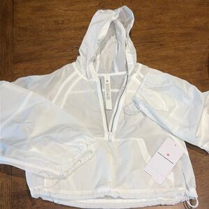 BNWT LULULEMON white cropped SCUBA anorak jacket Women’s Size 4